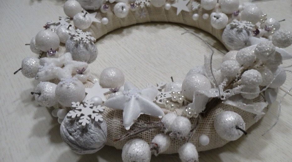 Duży biały wianek świąteczny zima Boże Narodzenie