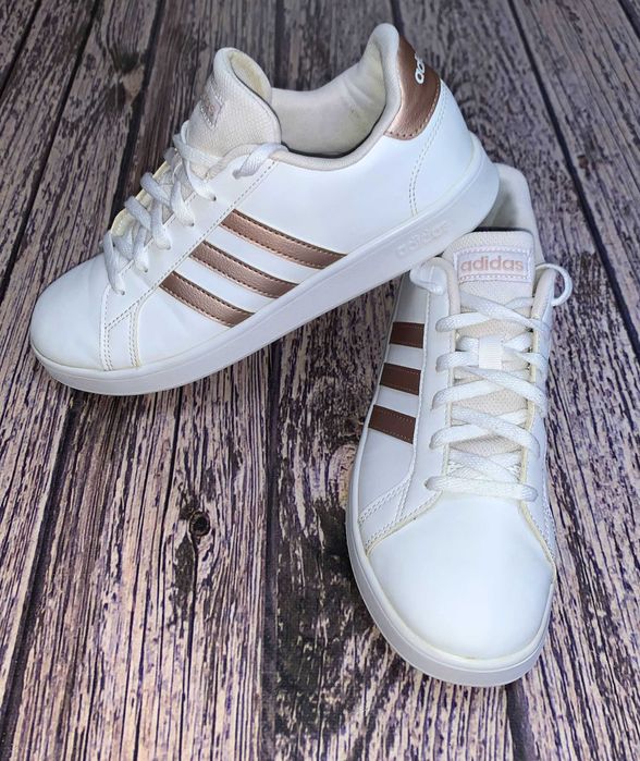 Кожаные кроссовки Adidas для девочки, размер 39,5 (24,5 см)