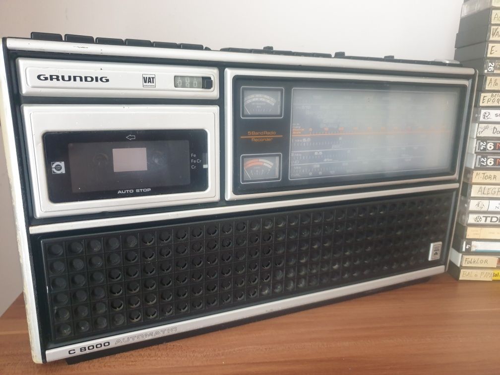 Radiomagnetofon Grundig C 8000 w komplecie z kasetami magnetowonowymi