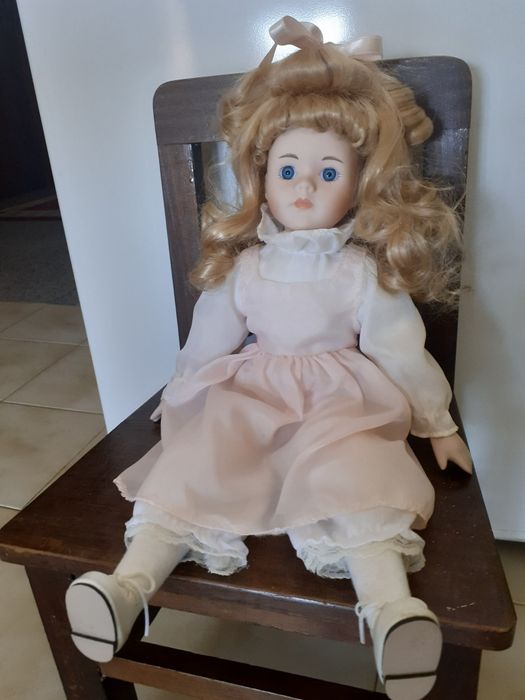Boneca de porcelana