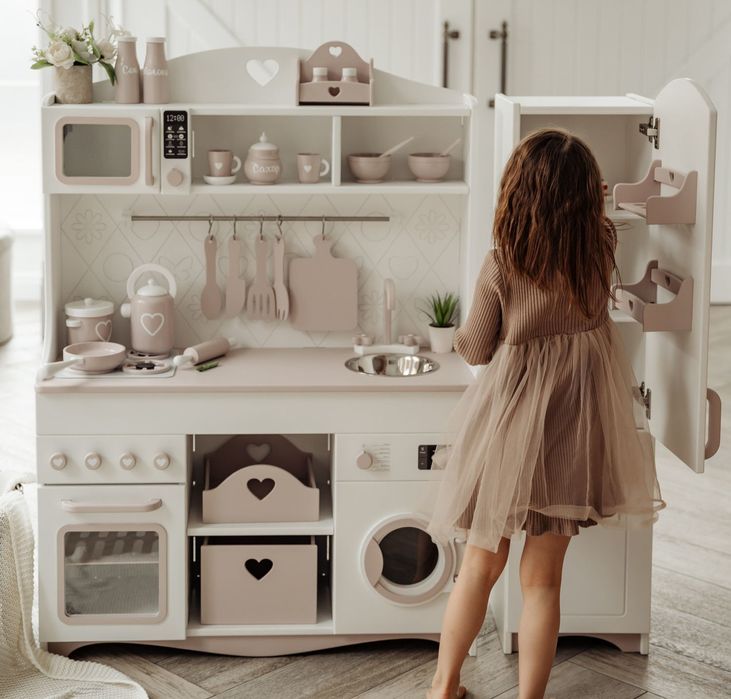 Детская деревянная кухня