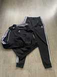 Komplekt dresowy damski Adidas Originals ,model z trzema paskami XS
