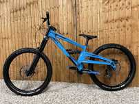 Bicicleta de Downhill Orange 327 RS com Suspensão Total
