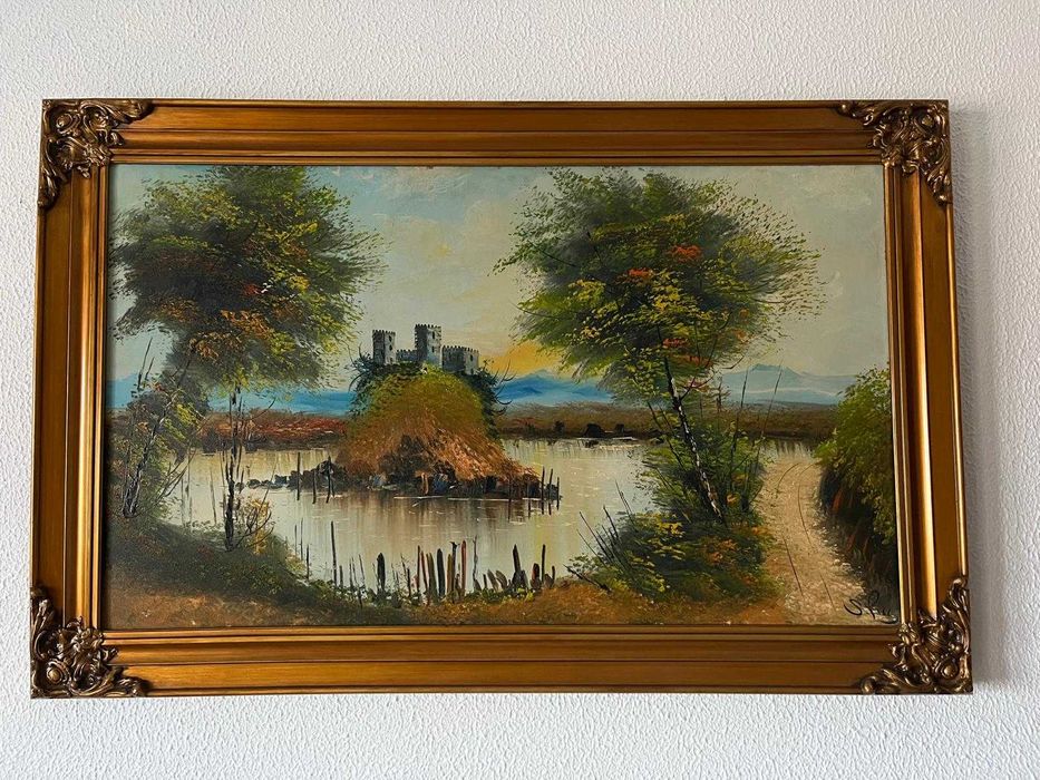 Quadro com paisagem e moldura dourada