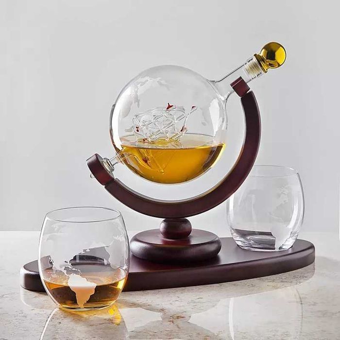Grawerowana karafka do whisky dozownik globus + 2 szklanki