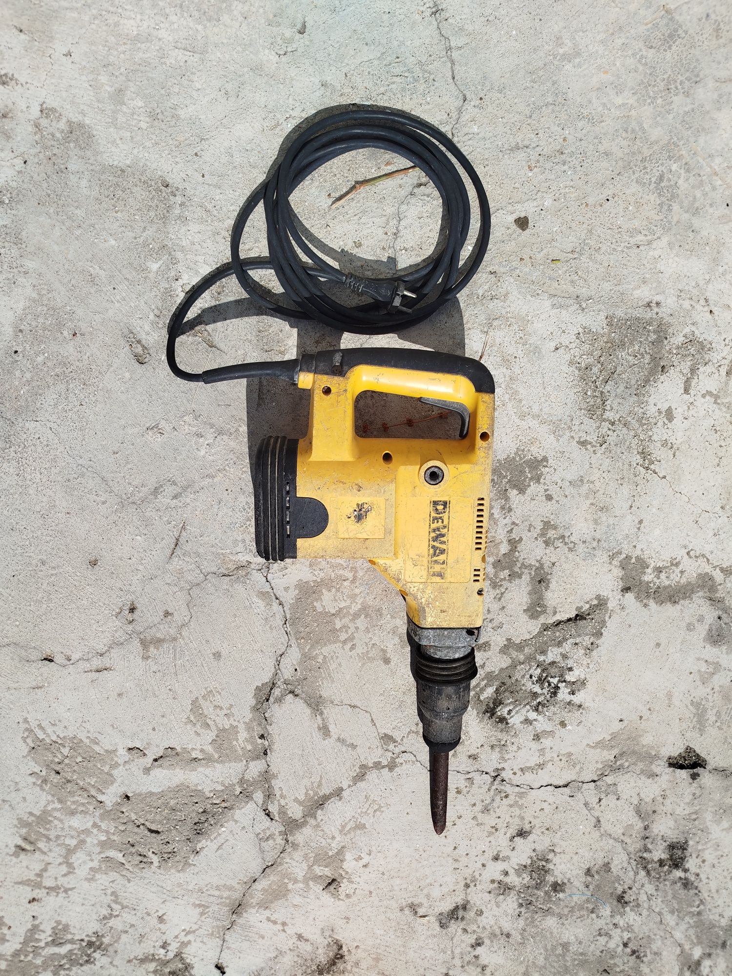 Vende-se martelo demolidor elétrico