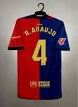 Koszulka FC Barcelona 24/25 La Liga domowa R. ARAUJO 4 r. M 48h