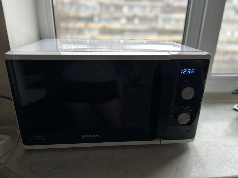 Микроволновая печь Samsung MS23K3614AW