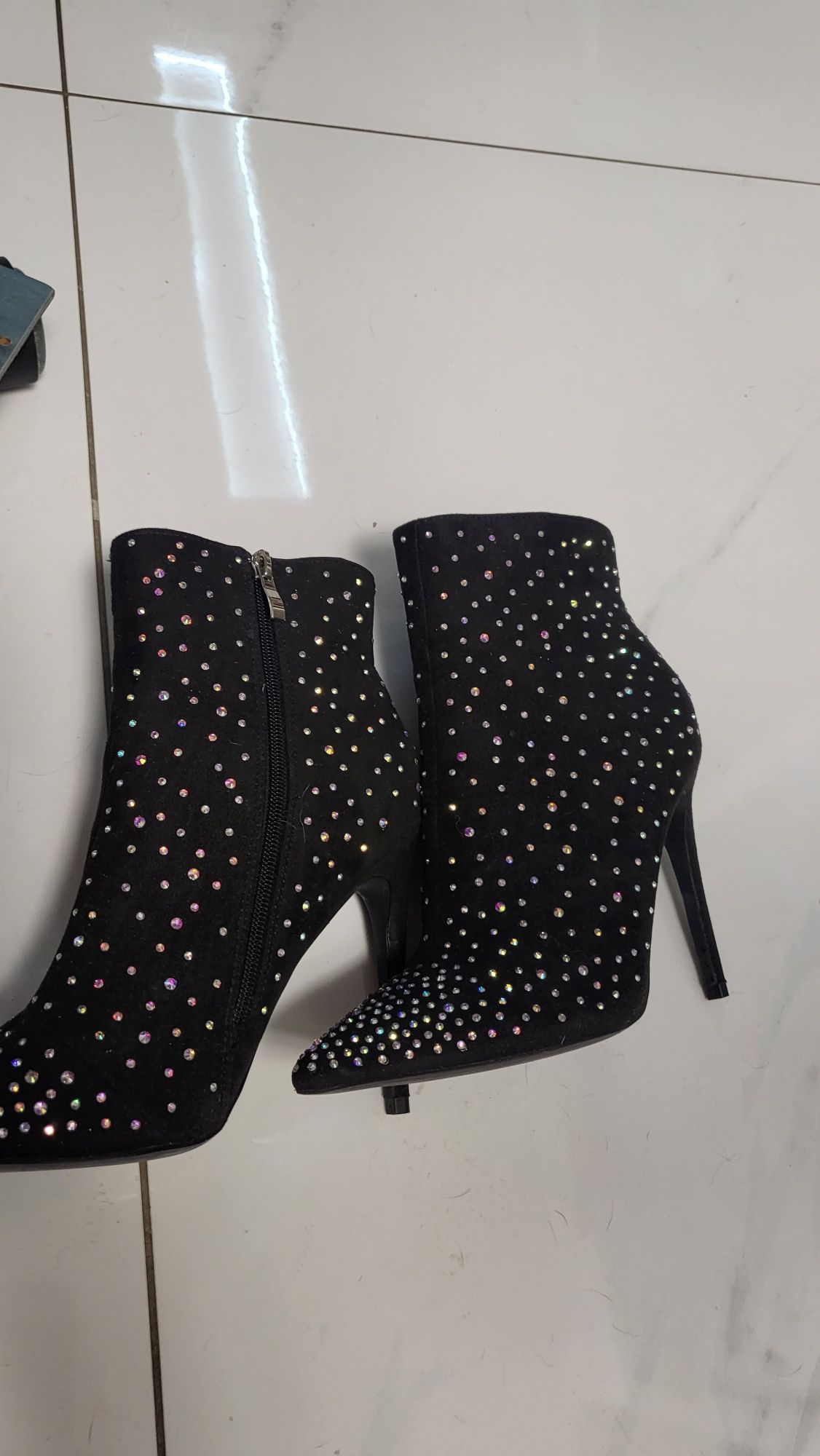 Buty czarne cyrkonie  nowe.