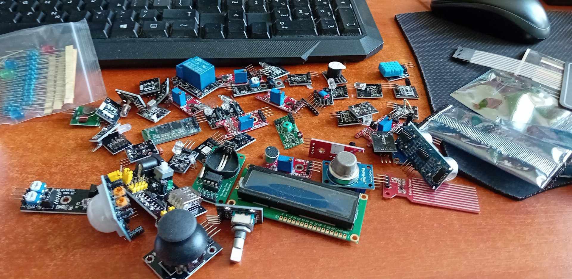 Zestaw Arduino Mega z dużą ilością modułów