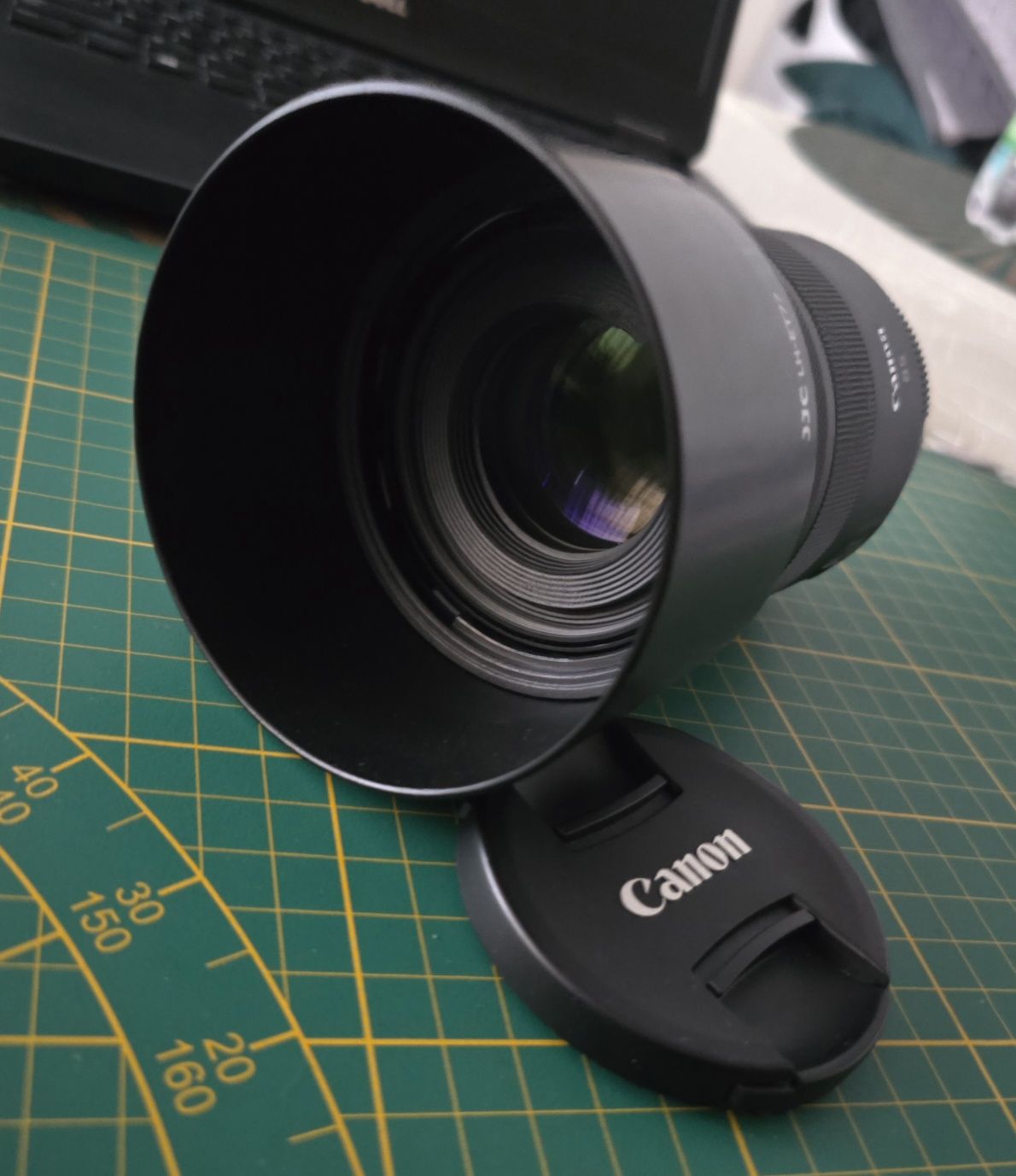 Obiektyw canon rf 85mm f2 macro plus osłona przeciw słoneczna
