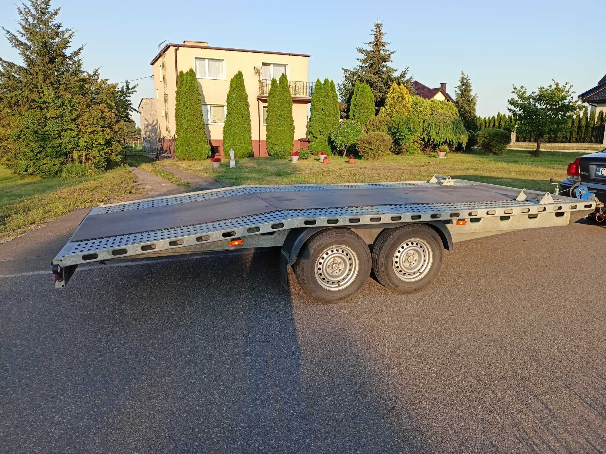 Wynajęcie lawety samochodowej wypożyczenie lawety samochodowej laweta