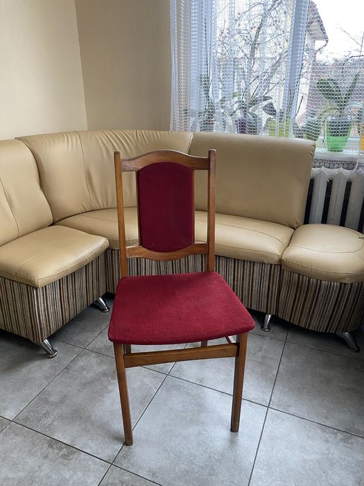 Стільці деревʼяні,крісла