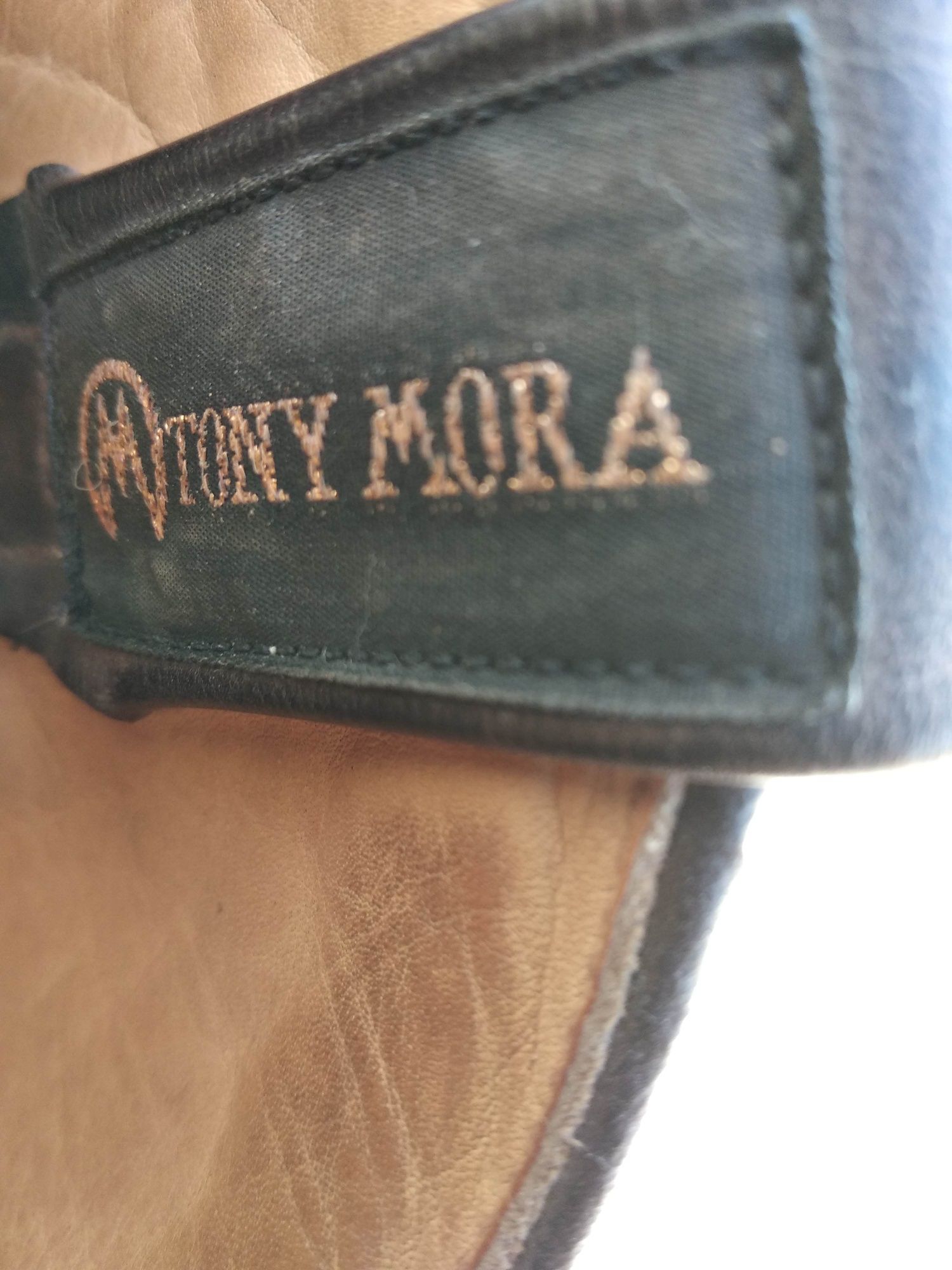 Texanas Tony mora