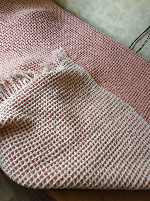 Якісний рожевий теплий вафельний плед Грецька вафля з китицями 170*210