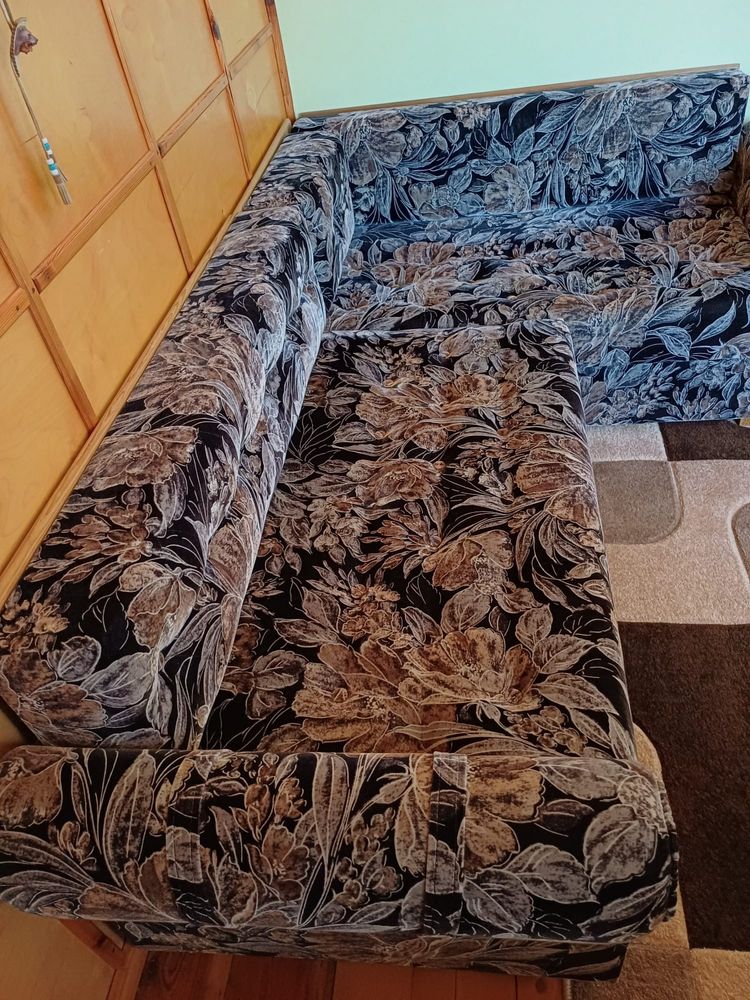 Sofa narożna z funkcją spania