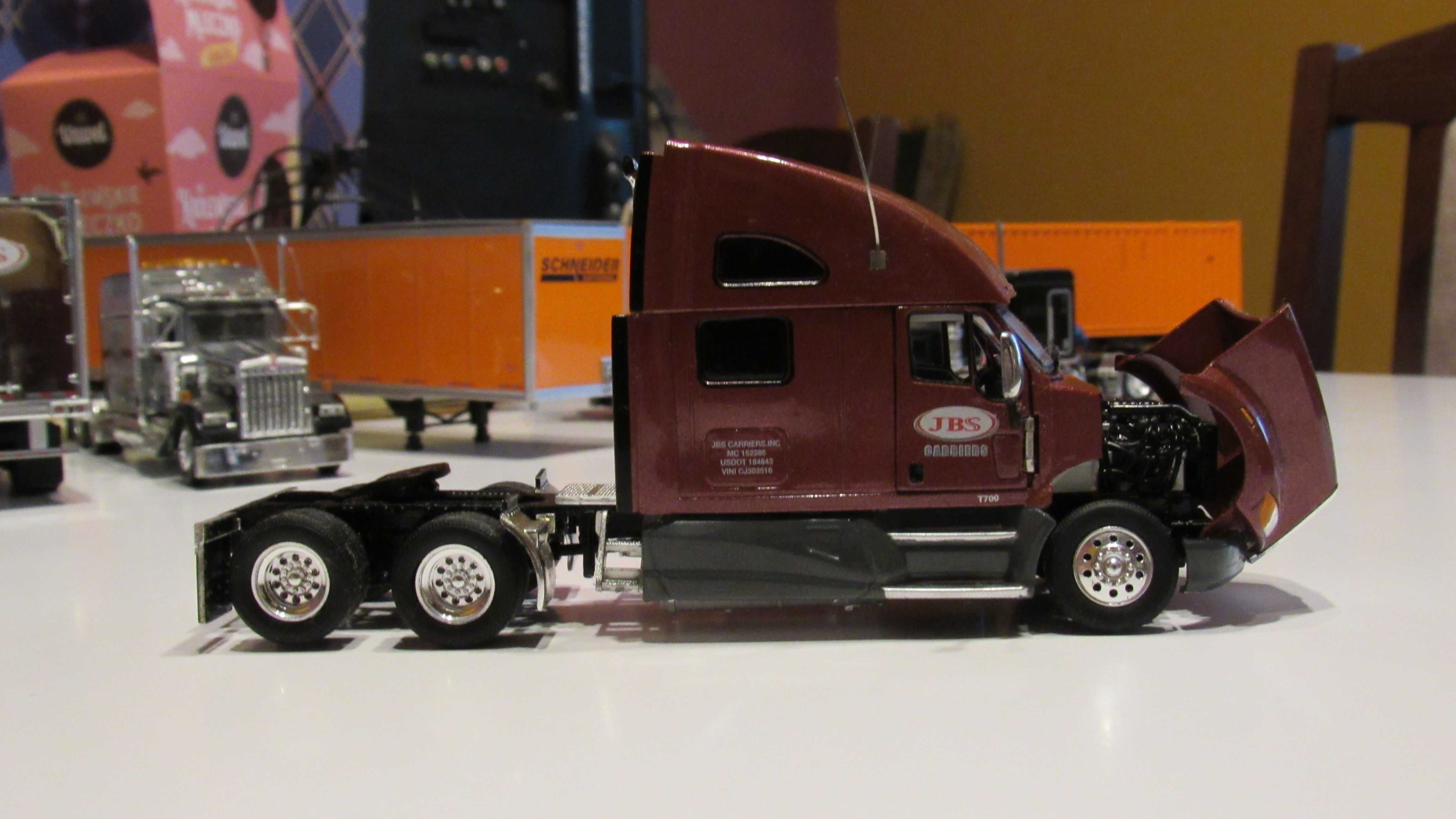 Model Tonkin replicas 1:53 kenworth (1)