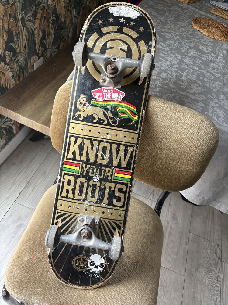 Skate element com algumas marcas de uso