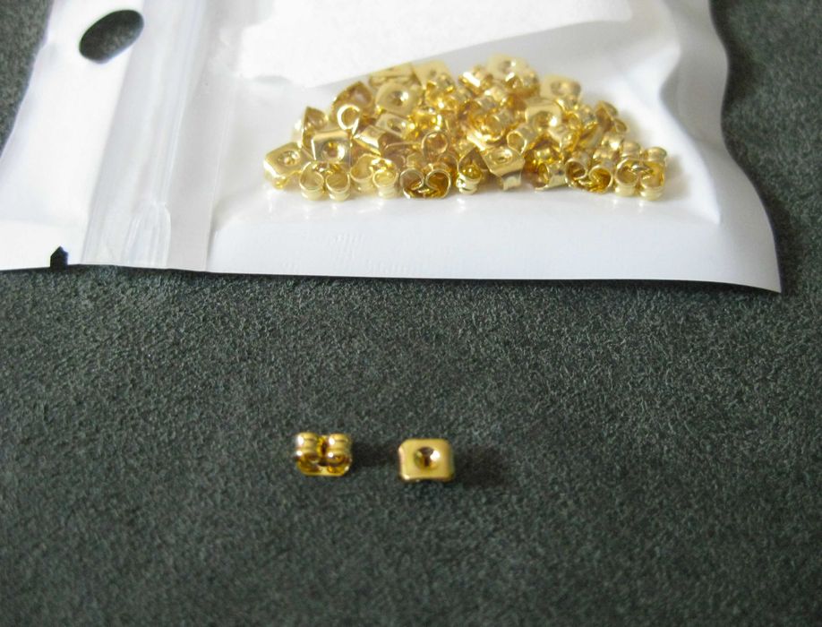 Conjunto de 50 Peças Dourado das Traseiras dos Brincos NOVO