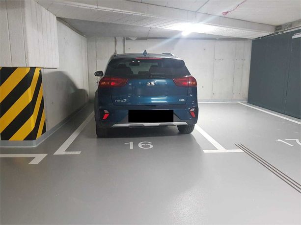 Miejsce postojowe garaż podziemny SWPS dworzec wschodni
