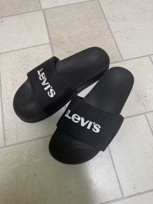 Шлепанцы Levis черные