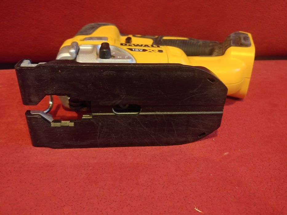 Wyrzynarka dewalt dcs334