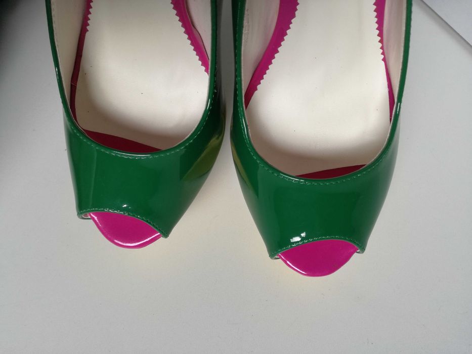 Kolorowe sandały na obcasach  Jak nowe  35