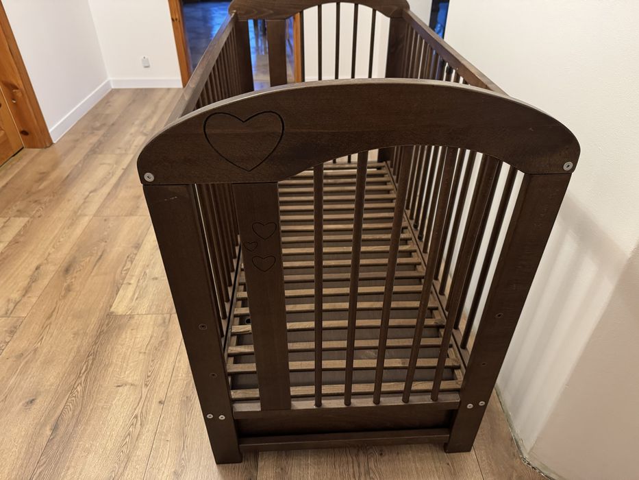 Łóżeczko dziecięce drewniane