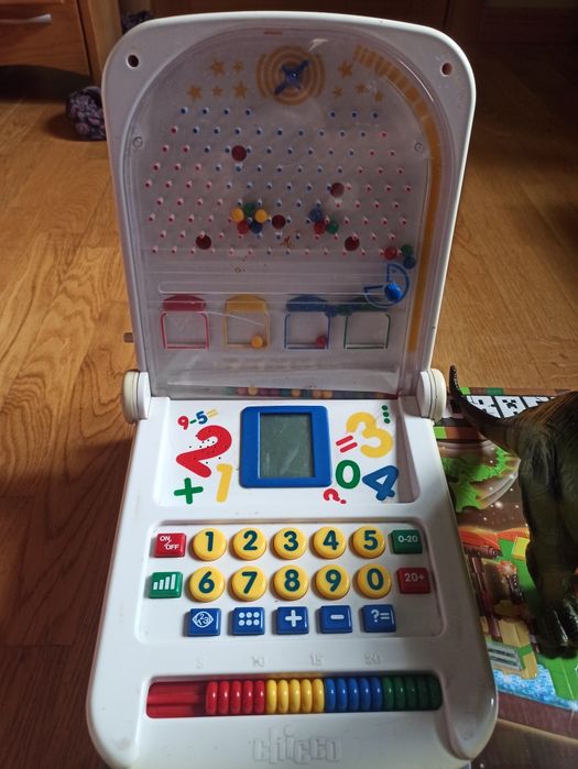 Набір дитячих іграшок та конструкторів