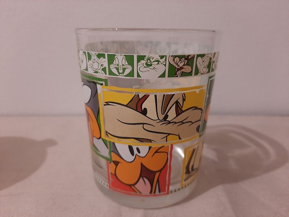 Donald Duck caneca vintage amor  é Pooh peluche warner Bros papa legua