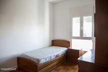 41076 - Quarto com cama de solteiro em...