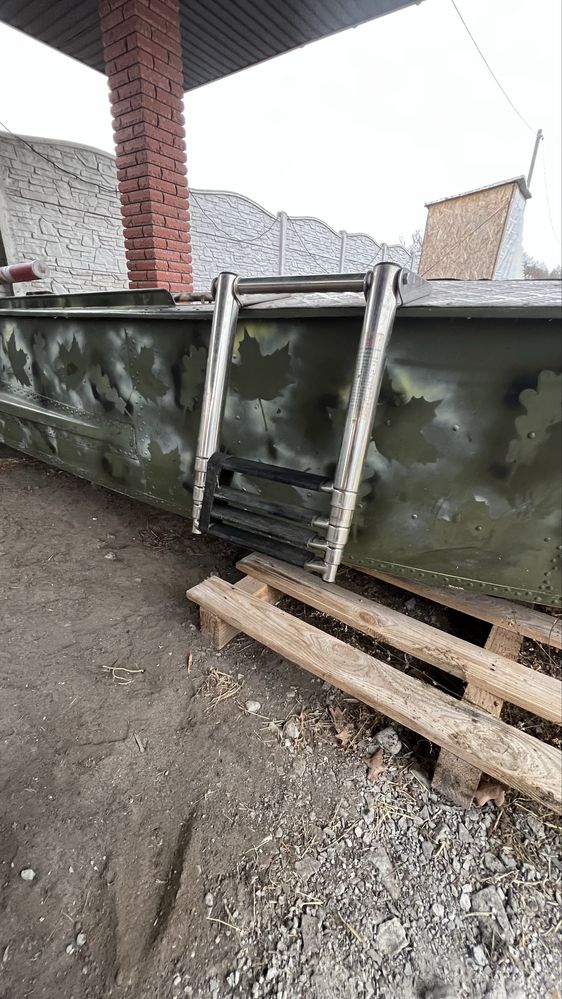 Продам лодку Южанку с булями