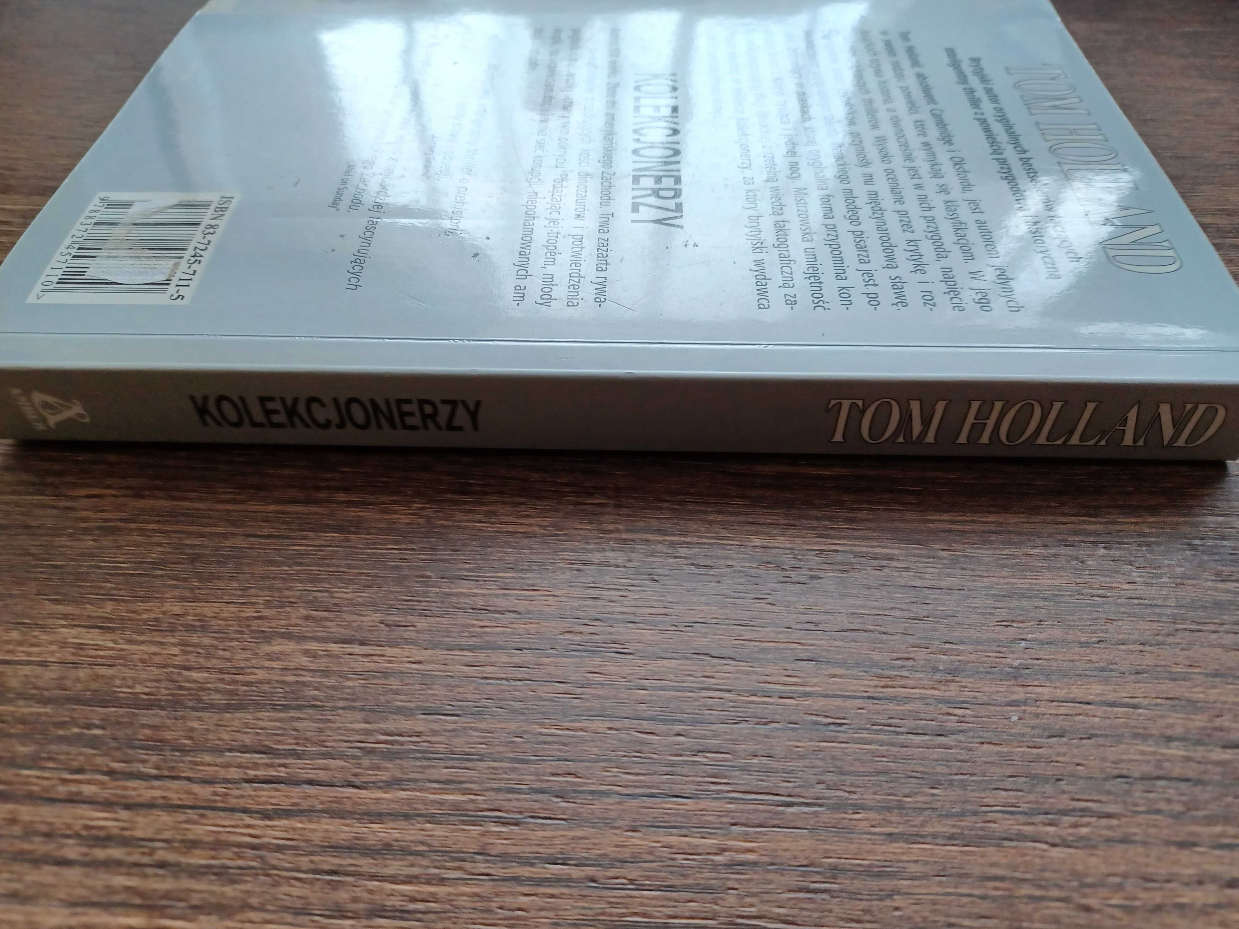Tom Holland. "Kolekcjonerzy". NOWA