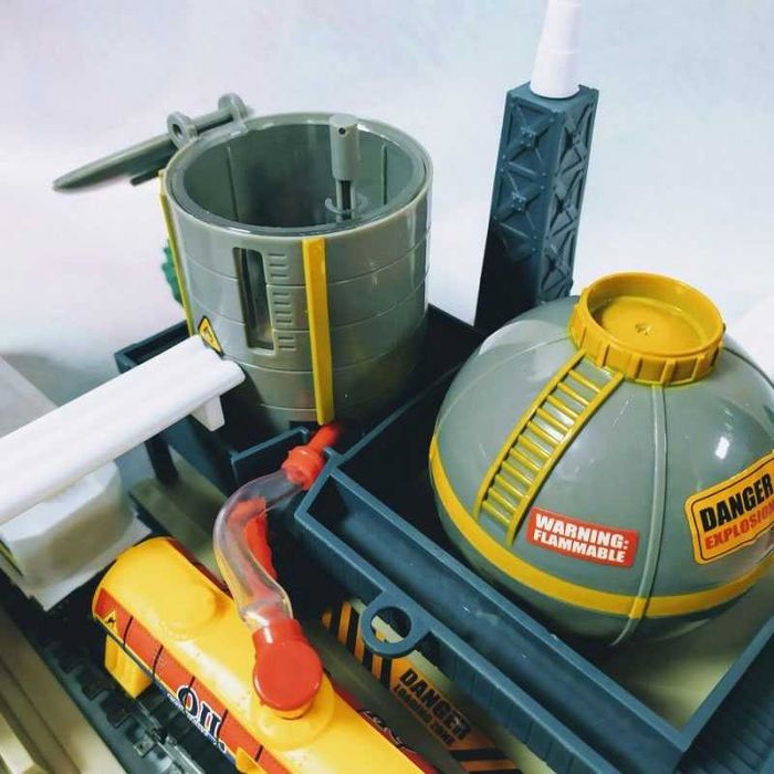 Унікальна залізниця BSQ 2087 нафтоналивна станція, довжина 670 см