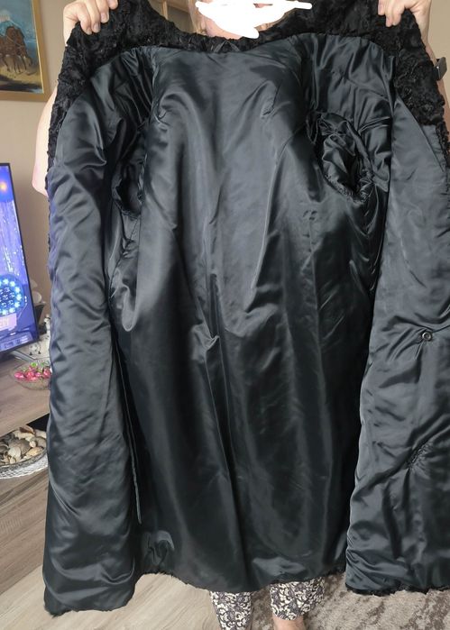 Eleganckie naturalne futro z karakułów