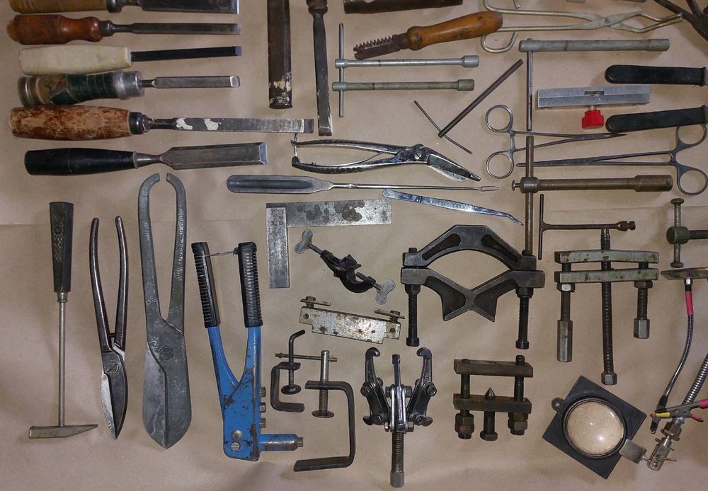 Инструменты в гараж.
