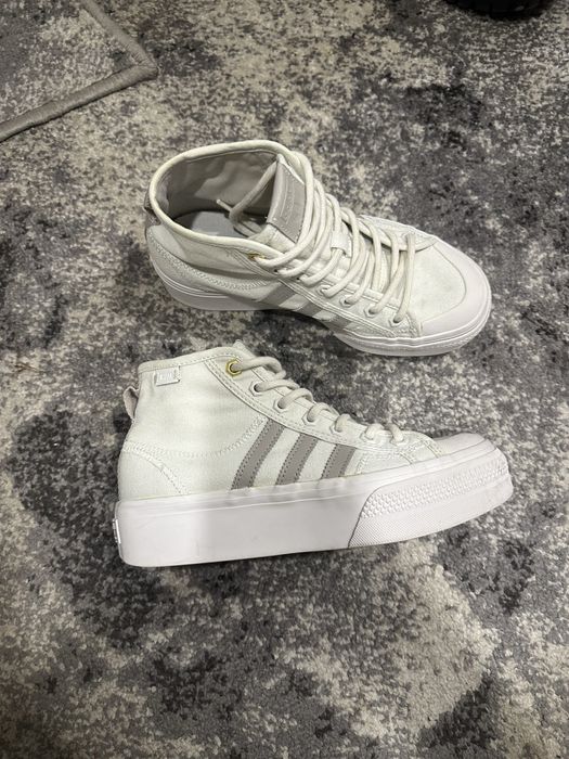 Кросівки adidas снікерси