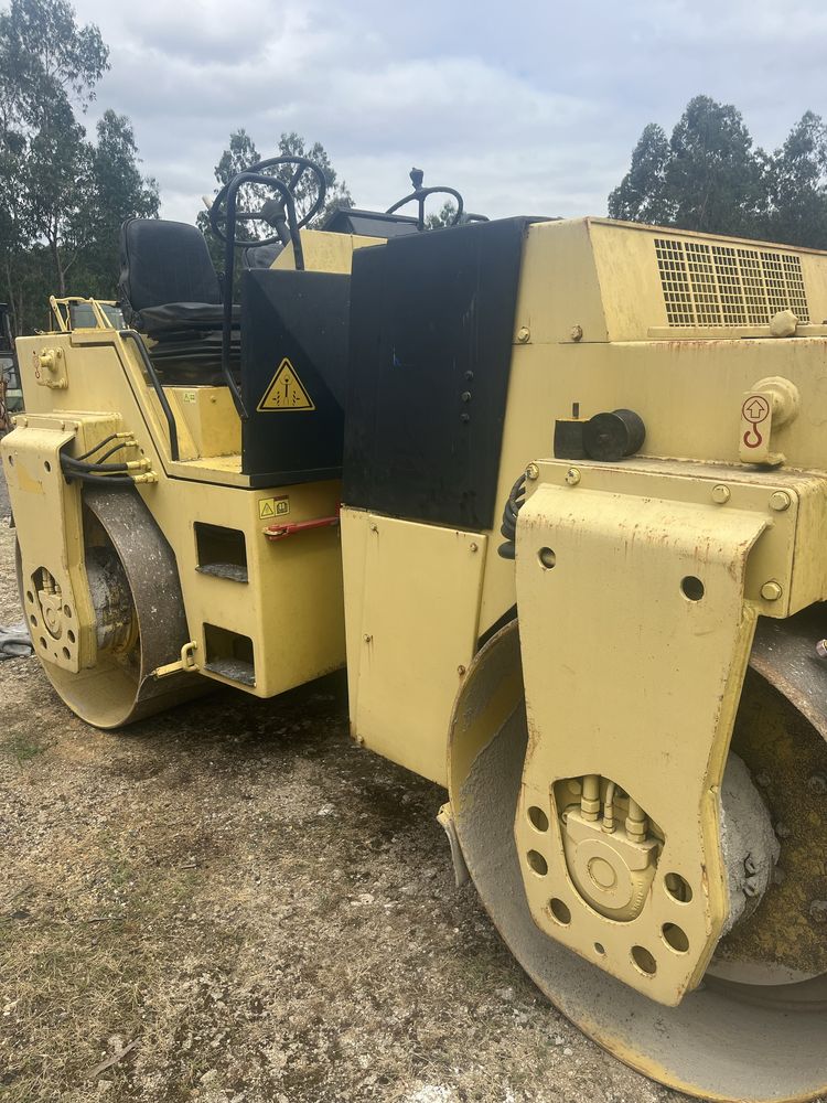 Cilindro compactador Bomag BW 151 AD