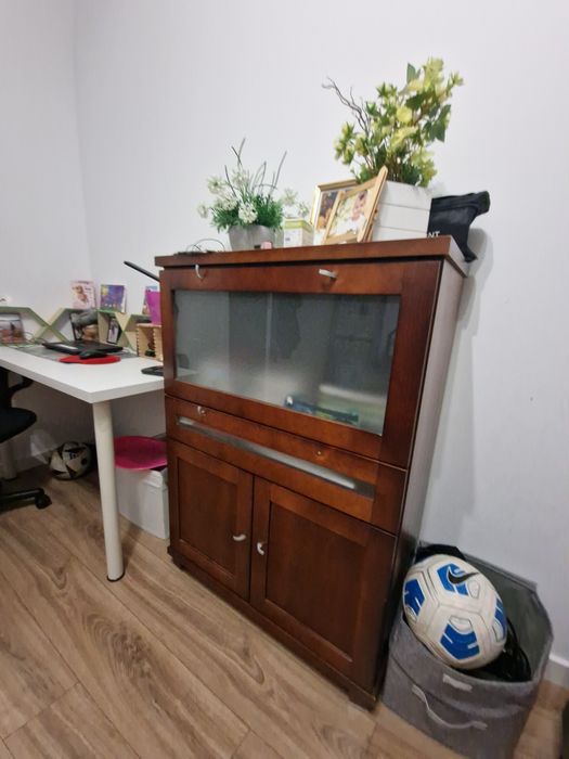 Sprzedam szafe i komodę w kolorze mahoń komplet