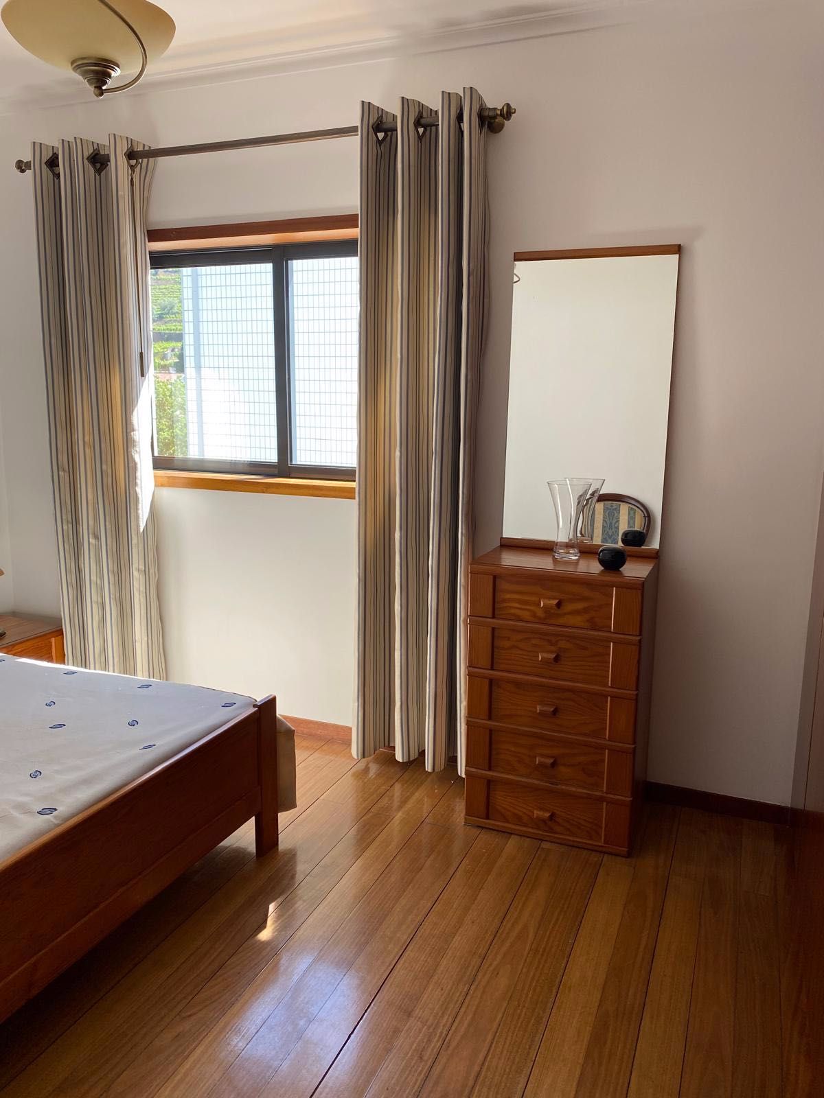 Quarto amplo Peso da Régua