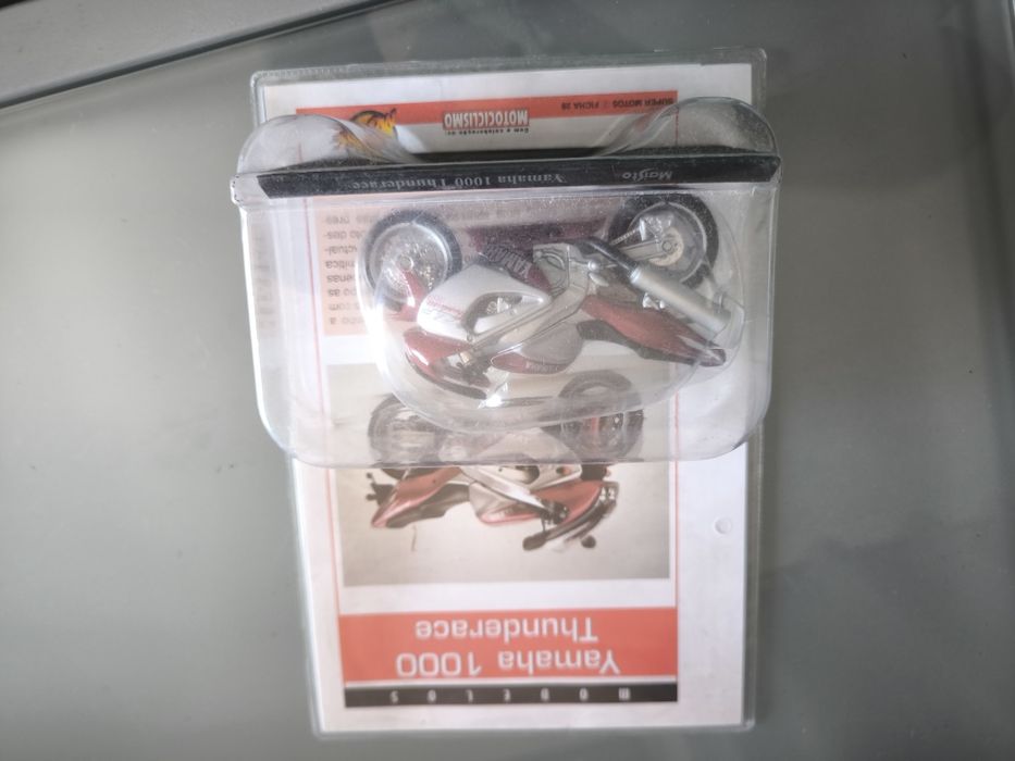 Miniatura Yamaha 1000 Thunderace - Maisto (Escala 1:18)