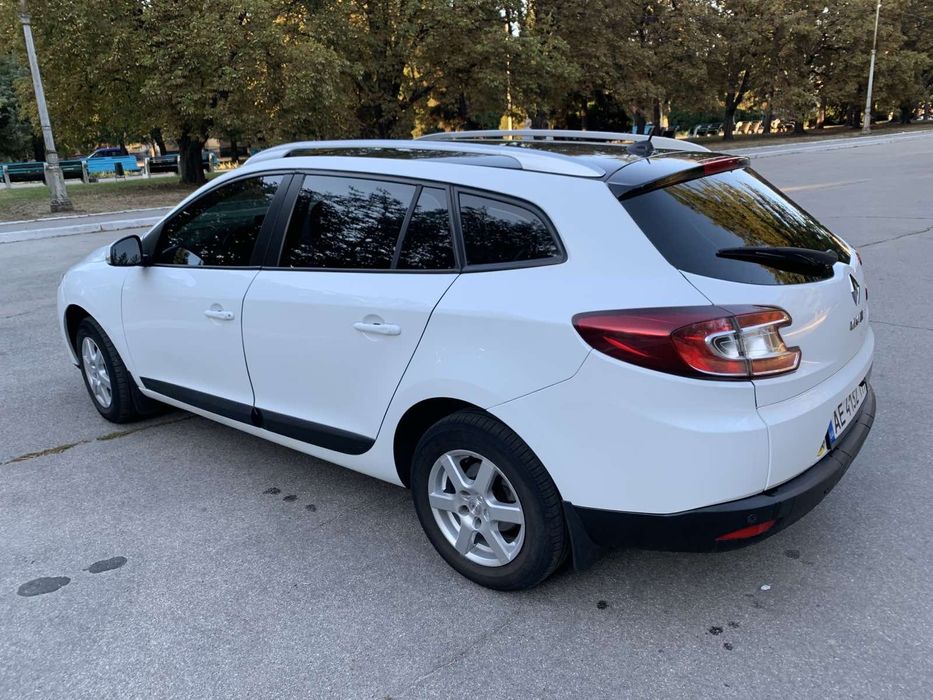 Рено меган      .