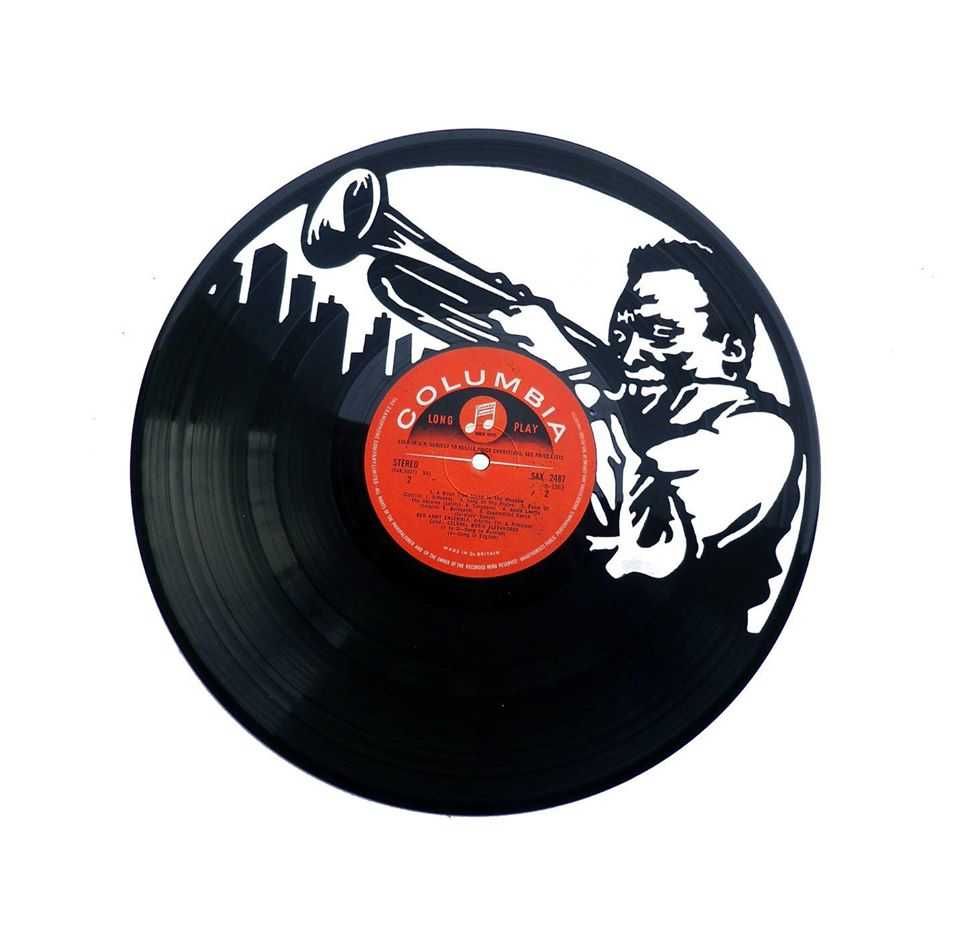 Silhueta decorativa Miles Davis feita de um disco de vinil LP