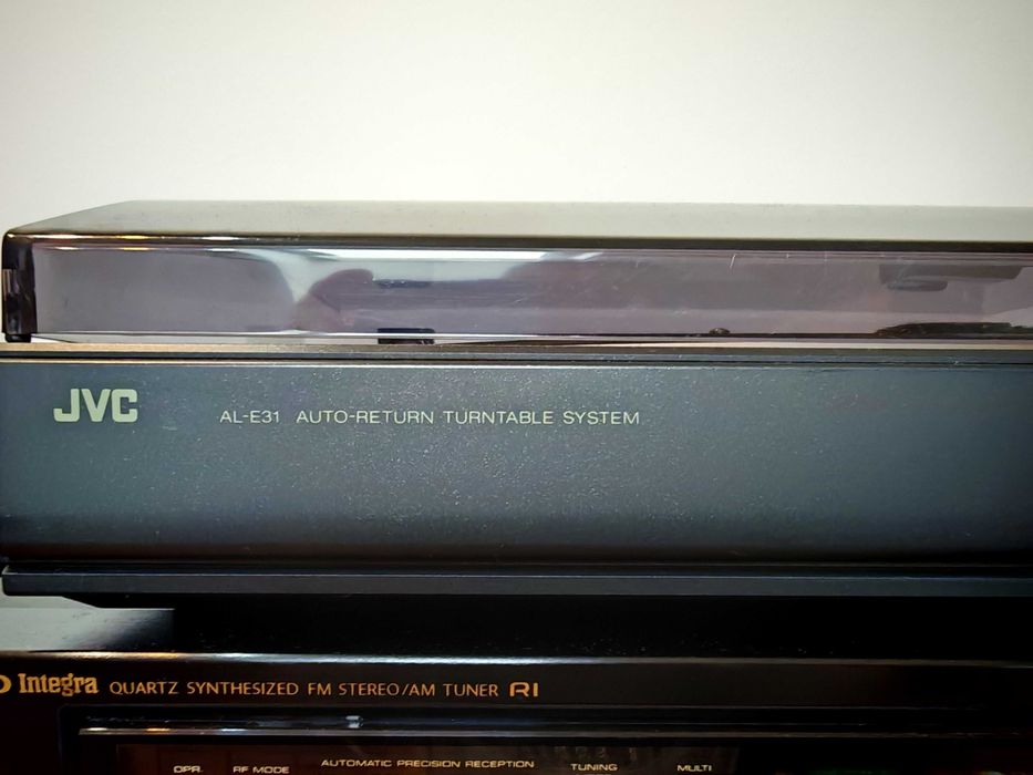 gramofon JVC AL-E31BK półautomat. Bardzo mało używany. Super stan.