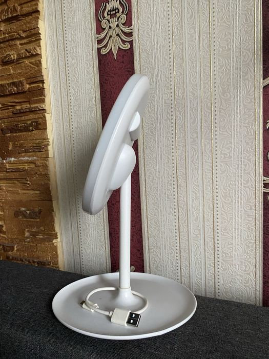 Зеркало с подсветкой на аккумуляторе