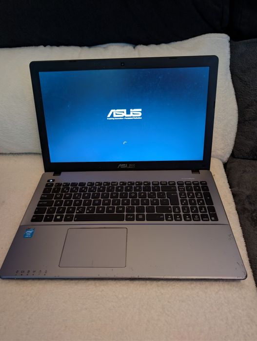 Portátil ASUS X550