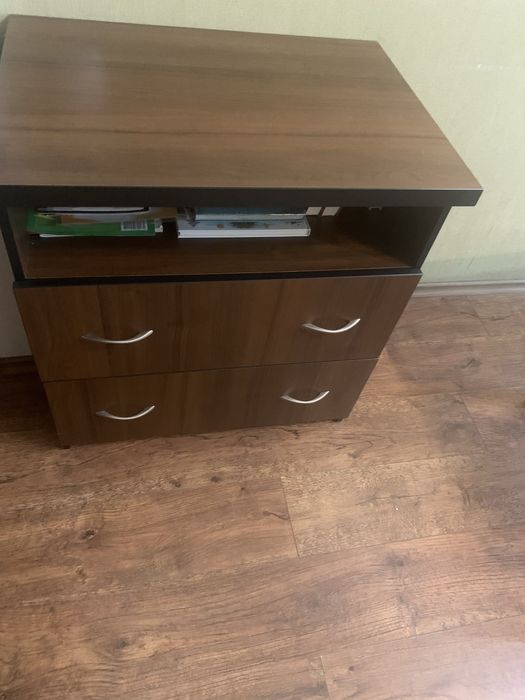 Продам тумбочку в хорошому стані