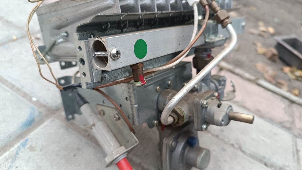 Газовая колонка Berreta aqua .запчасть.