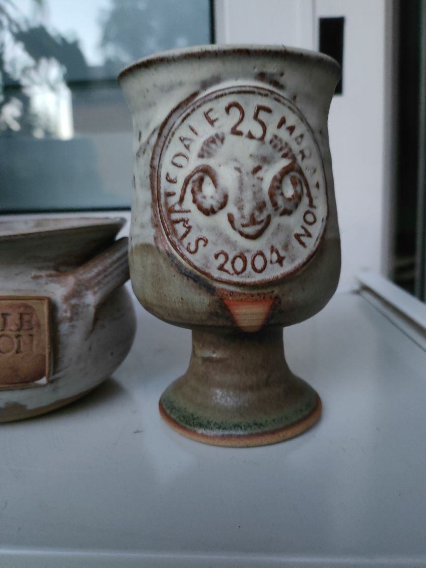 Ceramiczne stare puchary