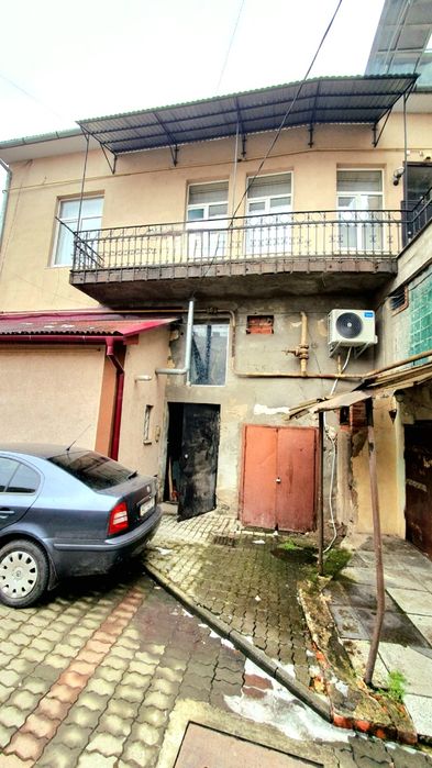 ПРОДАЖ КОМЕРЦІЙНОГО ПРИМІЩЕННЯ в центрі м Мукачево пл Кирила і Мефодія